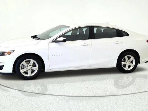 Used 2024 Chevrolet Malibu LT FWD image 3