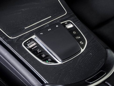 Used 2021 Mercedes-Benz GLC 300 GLC 300 image 25