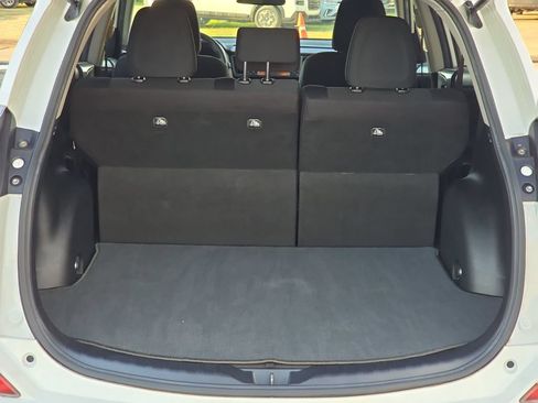 Used 2016 Toyota RAV4 LE FWD image 11