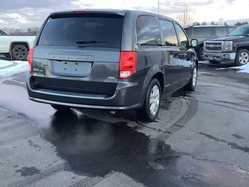 Used 2019 Dodge Grand Caravan SE image 6