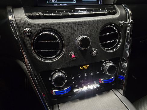 Used 2020 Rolls-Royce Cullinan Black Badge image 16