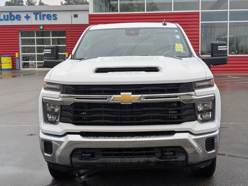 Used 2024 Chevrolet Silverado 2500 LT image 2