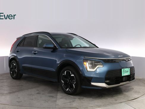 Used 2024 Kia Niro Wave w/ Wave Preserve Package image 4