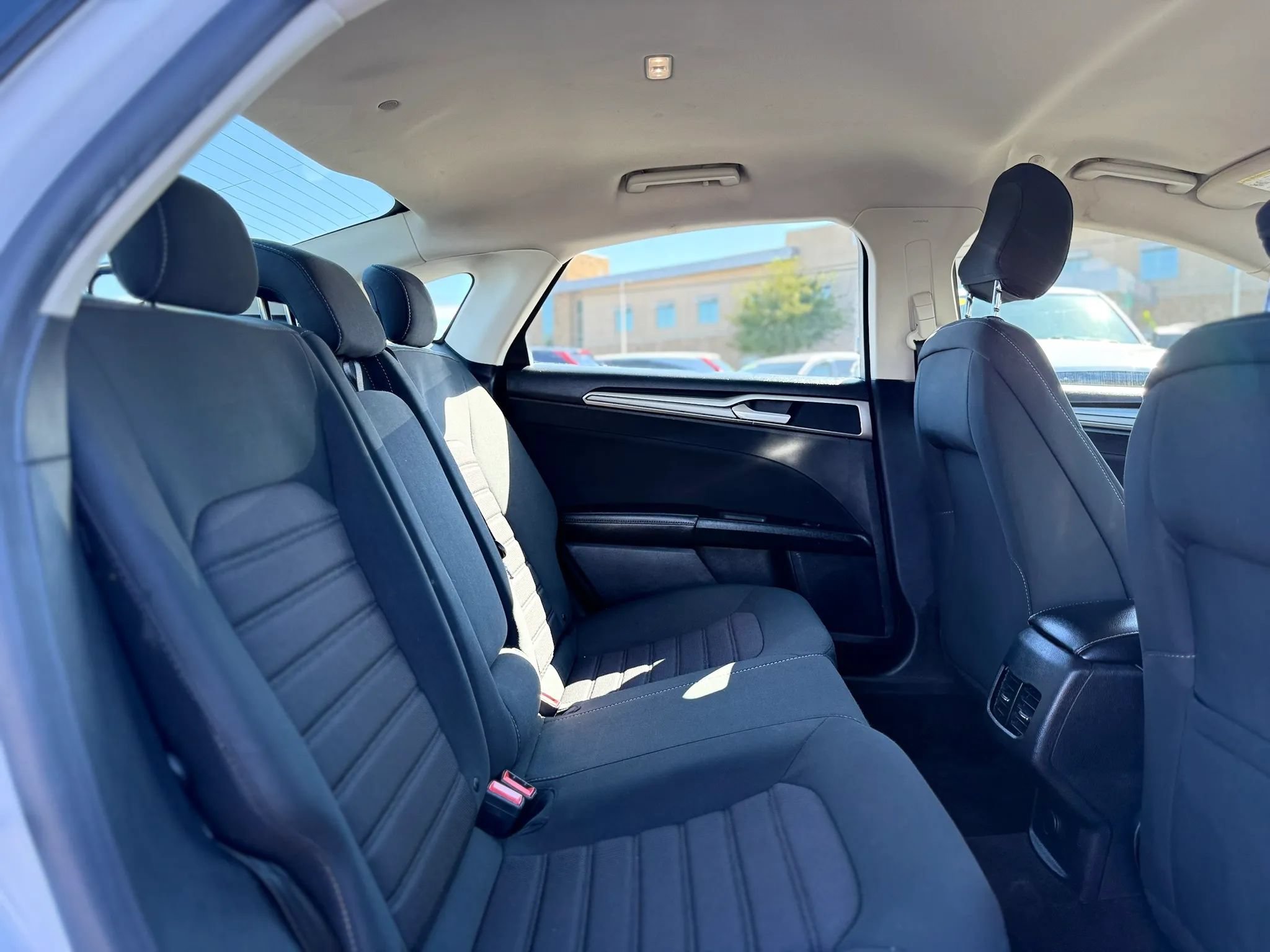 Used 2020 Ford Fusion SE FWD image 23