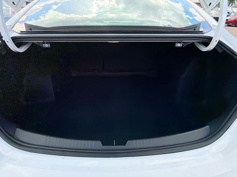Used 2025 Chevrolet Malibu LT FWD image 12