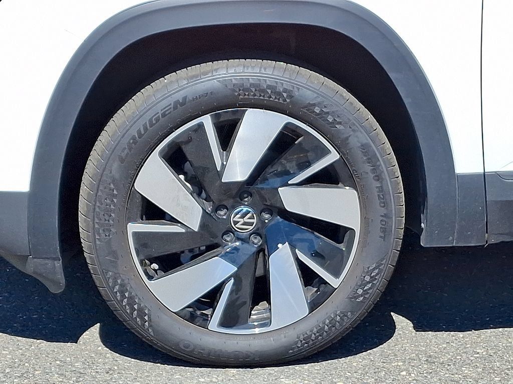 Certified 2025 Volkswagen Atlas Cross Sport SE w/ Panoramic Sunroof Package AWD/4WD image 8