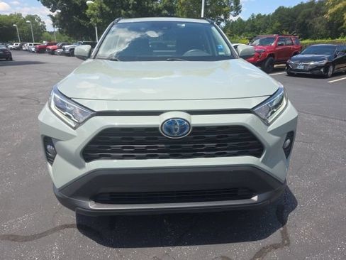 Used 2019 Toyota RAV4 XLE AWD/4WD image 2