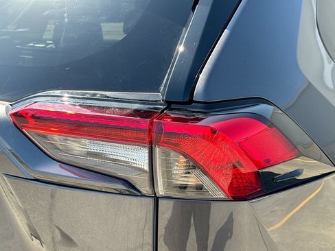 Used 2021 Toyota RAV4 XLE Premium AWD/4WD image 35