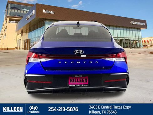 Used 2025 Hyundai Elantra SEL FWD image 8