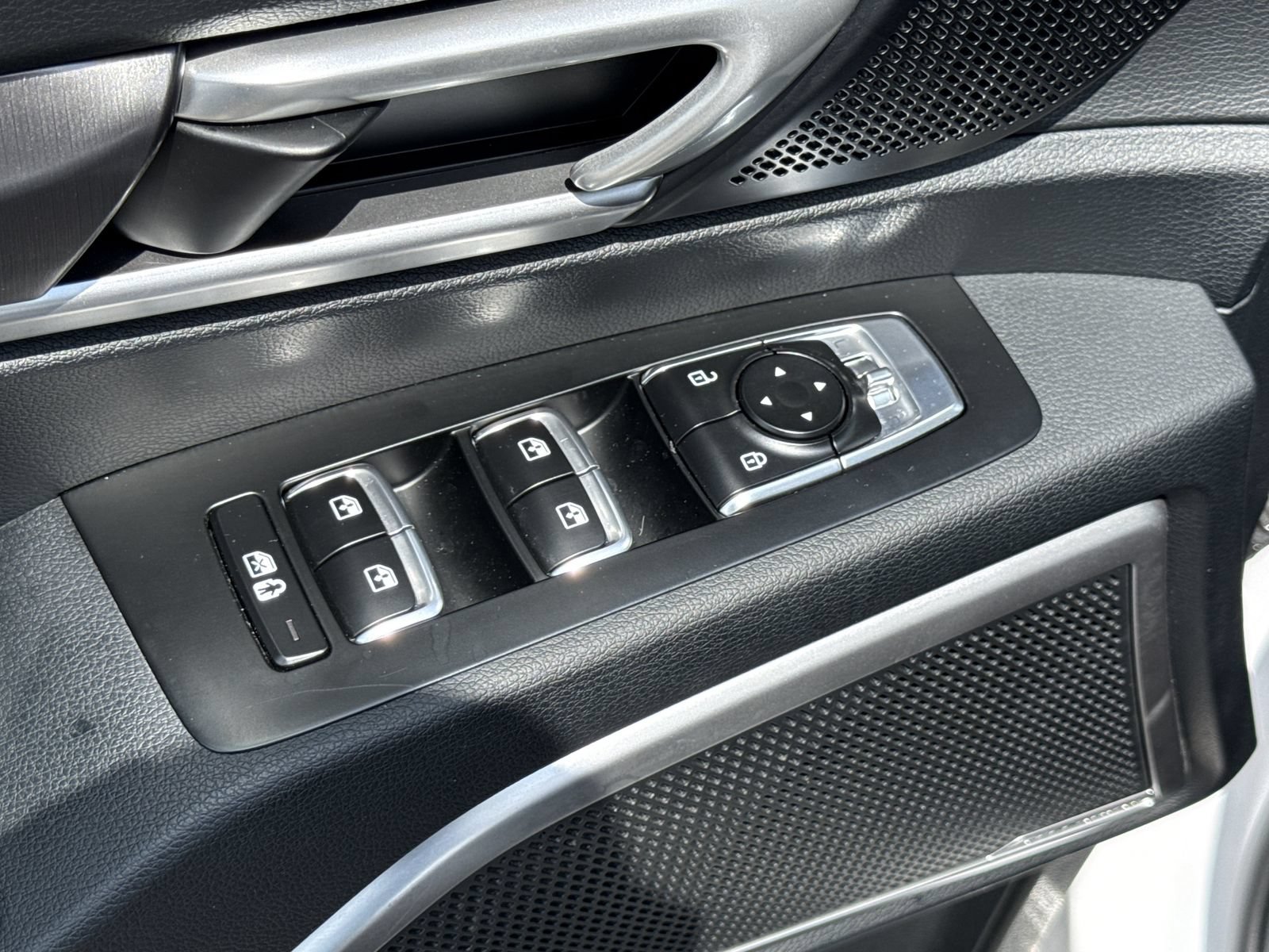 Used 2024 Kia Telluride S w/ S Sunroof Package FWD image 17