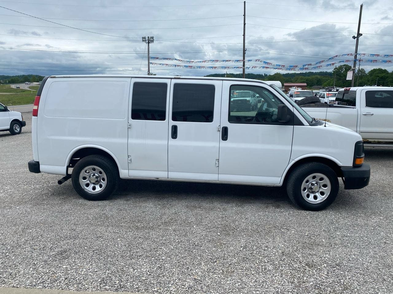 Used 2011 Chevrolet Express 1500 RWD image 2