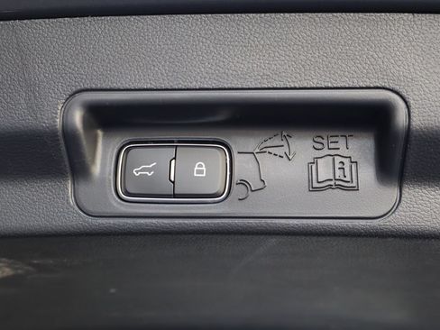 Used 2025 Ford Explorer Active AWD/4WD image 39