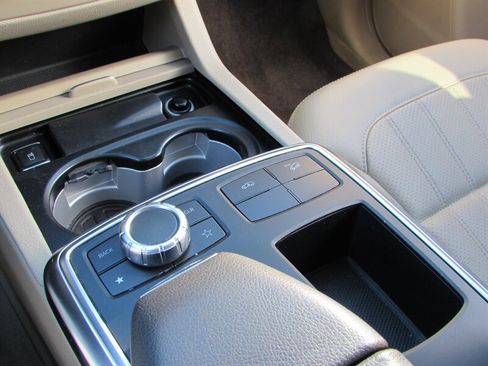 Used 2014 Mercedes-Benz GL 450 4MATIC image 17