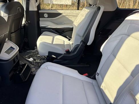 New 2026 Lincoln Navigator L Reserve w/ Jet Appearance Package image 18