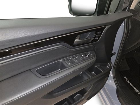 Used 2025 Honda Odyssey Touring image 13