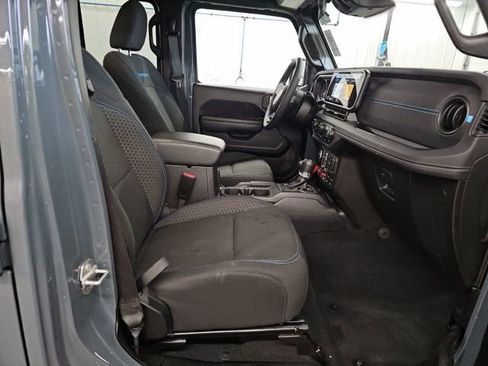 Used 2025 Jeep Wrangler Unlimited Sahara image 7