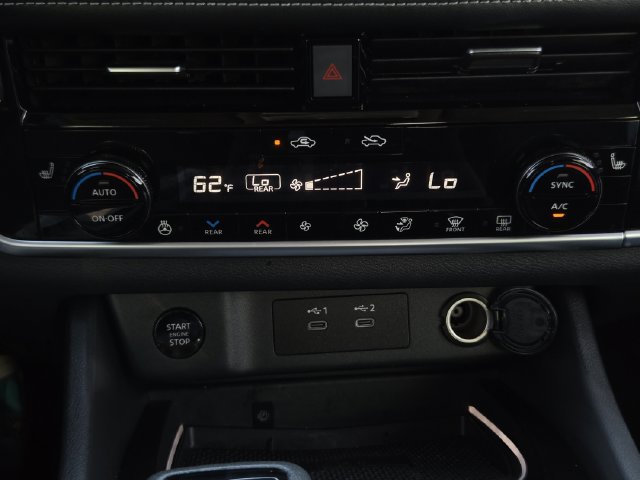 Used 2025 Nissan Rogue SL w/ SL Premium Package FWD image 17