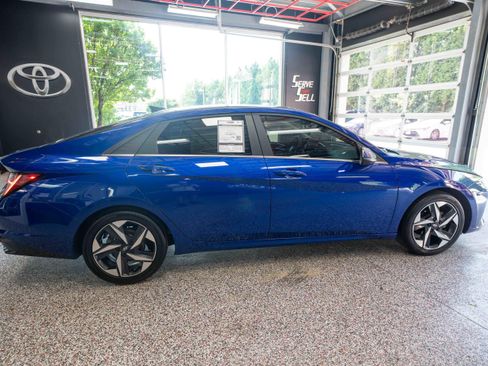 Used 2022 Hyundai Elantra Limited FWD image 4