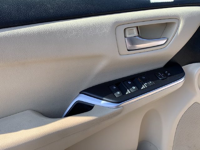 Used 2017 Toyota Camry LE FWD image 17