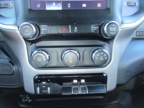 Used 2024 RAM 2500 Big Horn AWD/4WD image 26
