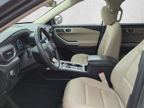 Used 2022 Ford Explorer XLT w/ Equipment Group 202A image 11