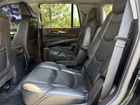 Used 2019 Cadillac Escalade 2WD image 37