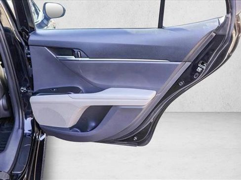 Used 2018 Toyota Camry LE image 26