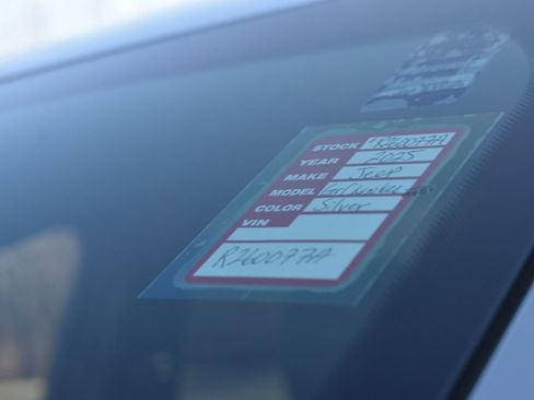 Certified 2025 Jeep Grand Cherokee Limited w/ Luxury Tech Group II image 39