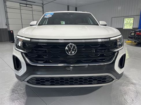 Certified 2024 Volkswagen Atlas Cross Sport SE image 2