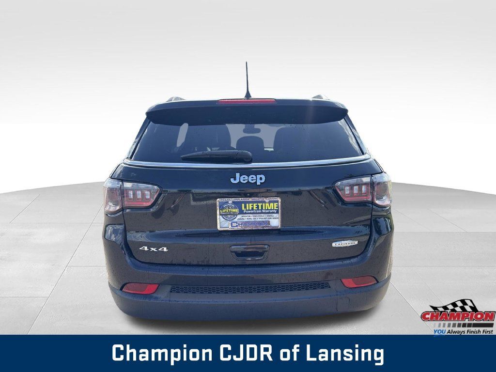 Used 2024 Jeep Compass Latitude AWD/4WD image 7