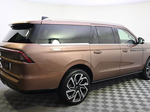 New 2026 Lincoln Navigator L Black Label AWD/4WD image 7