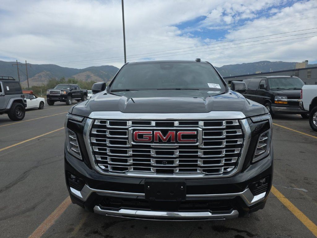 Used 2025 GMC Yukon XL Denali AWD/4WD image 5