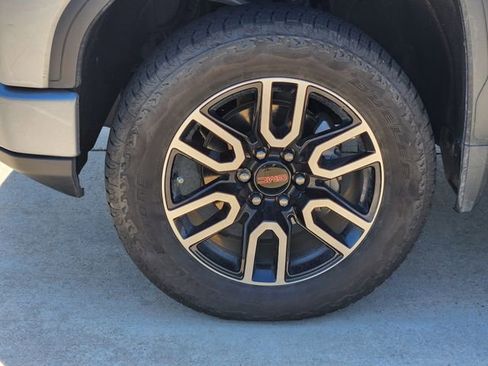 Used 2025 GMC Sierra 1500 AT4 w/ AT4 Premium Package AWD/4WD image 10