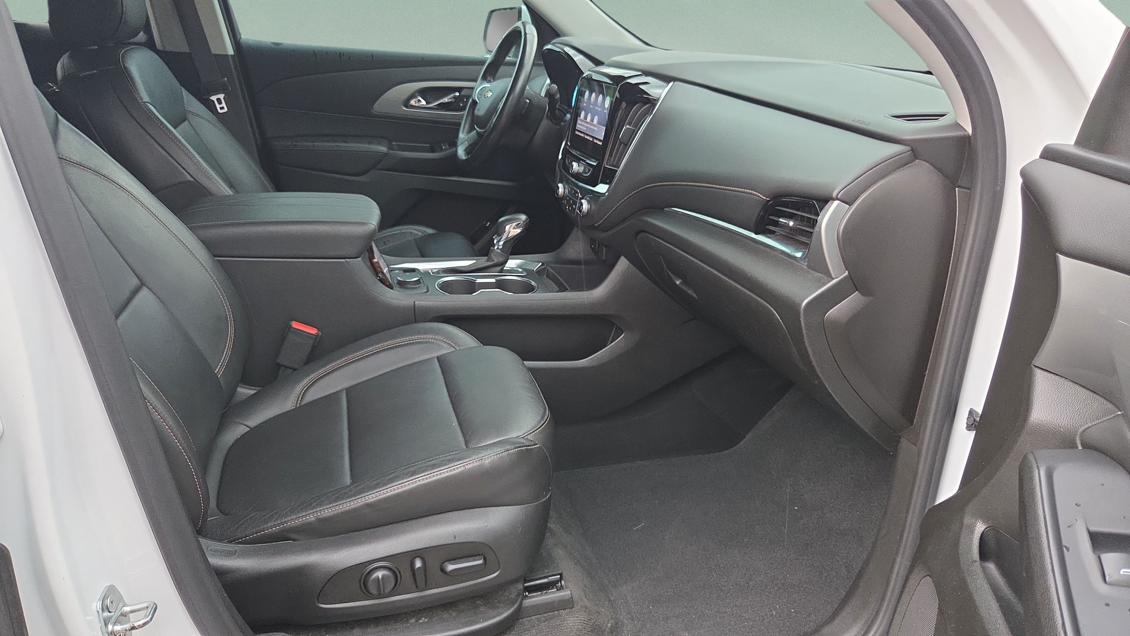 Used 2021 Chevrolet Traverse LT FWD image 22