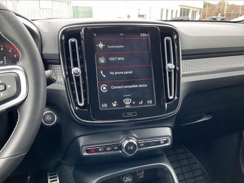 Used 2021 Volvo XC40 T5 R-Design w/ Advanced Package image 7