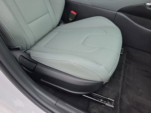 New 2025 Hyundai Elantra Limited image 35