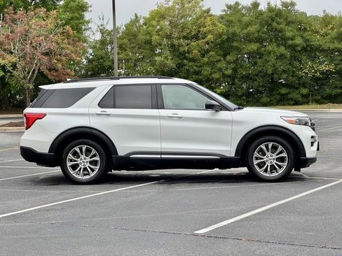 Used 2020 Ford Explorer XLT w/ Equipment Group 202A image 9