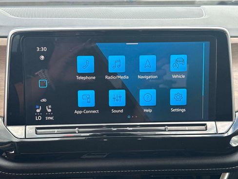 Used 2025 Volkswagen Atlas SE FWD image 26