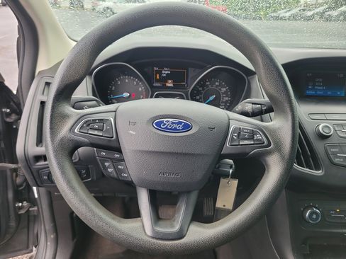 Used 2018 Ford Focus SE FWD image 23