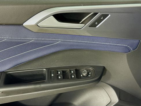 Certified 2025 Volkswagen Taos SEL image 11