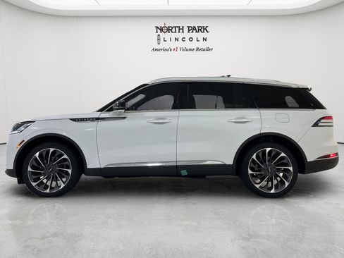 Used 2026 Lincoln Aviator Reserve AWD/4WD image 3