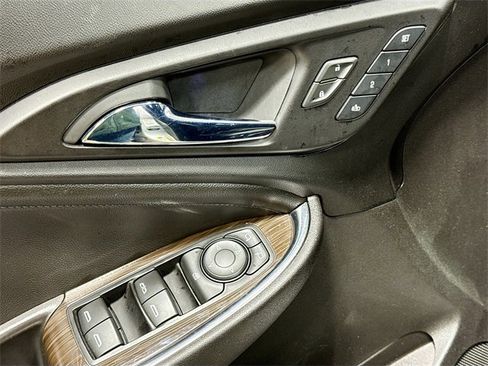 Used 2017 Chevrolet Malibu Premier image 19