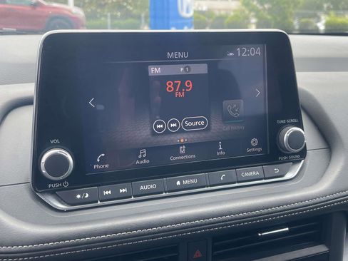 Used 2025 Nissan Rogue SV FWD image 23