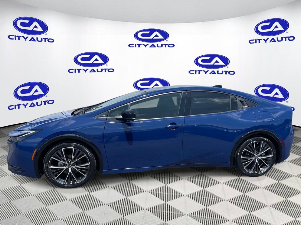Used 2024 Toyota Prius XLE FWD image 7
