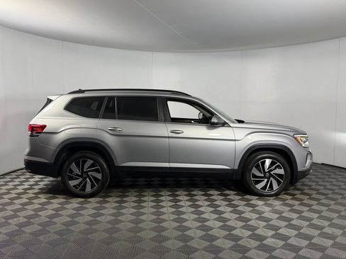Used 2024 Volkswagen Atlas SE AWD/4WD image 6
