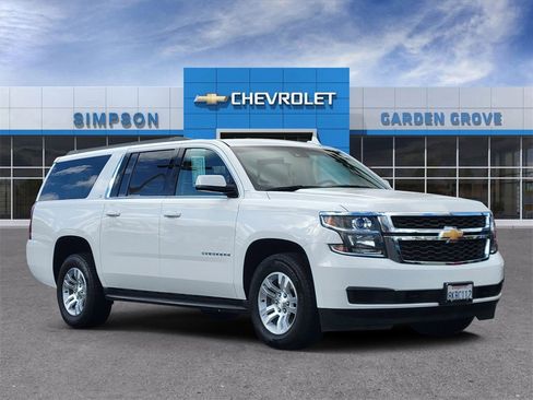 Used 2017 Chevrolet Suburban LT image 1