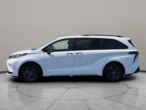 Certified 2025 Toyota Sienna XSE w/ XSE Premium Package AWD/4WD image 3