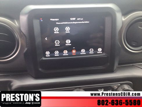 Used 2023 Jeep Gladiator Sport AWD/4WD image 17
