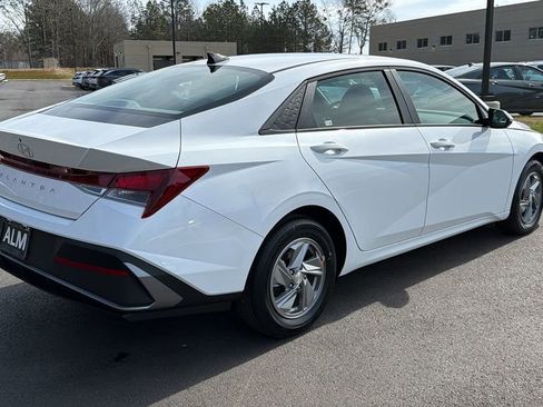 New 2026 Hyundai Elantra SE FWD image 6