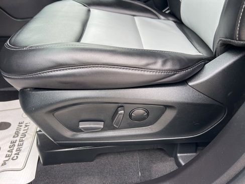 Used 2022 Ford Explorer XLT w/ Equipment Group 202A image 24